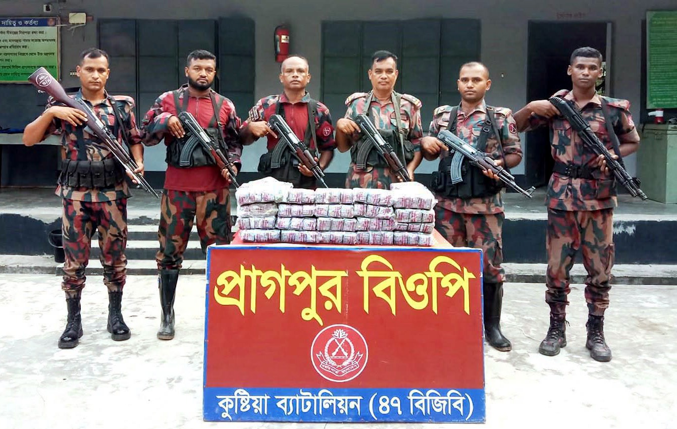 কুষ্টিয়ায় বিজিবির পৃথক অভিযানে ২৯ লাখ টাকার মাদক ও চোরাচালানিমাল উদ্ধার