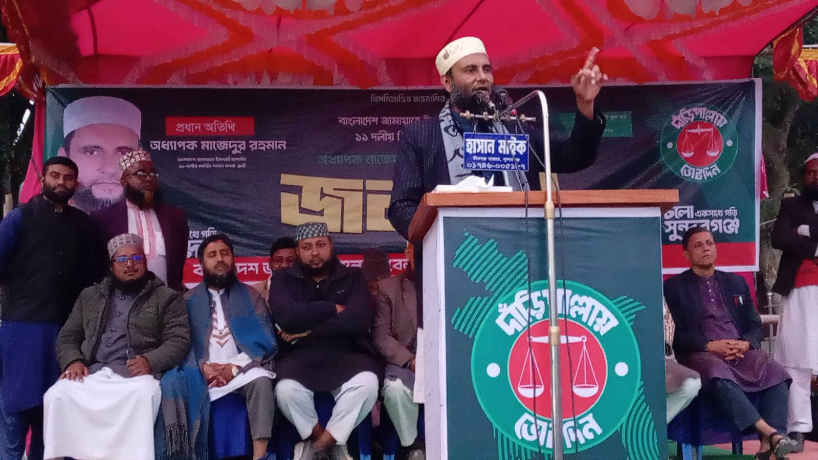 ভোট কেনার নতুন ফাঁদ ‘ফ্যামিলি কার্ড’, এটা আসলে ফাজলামি কার্ড: অধ্যাপক মাজেদুর রহমান