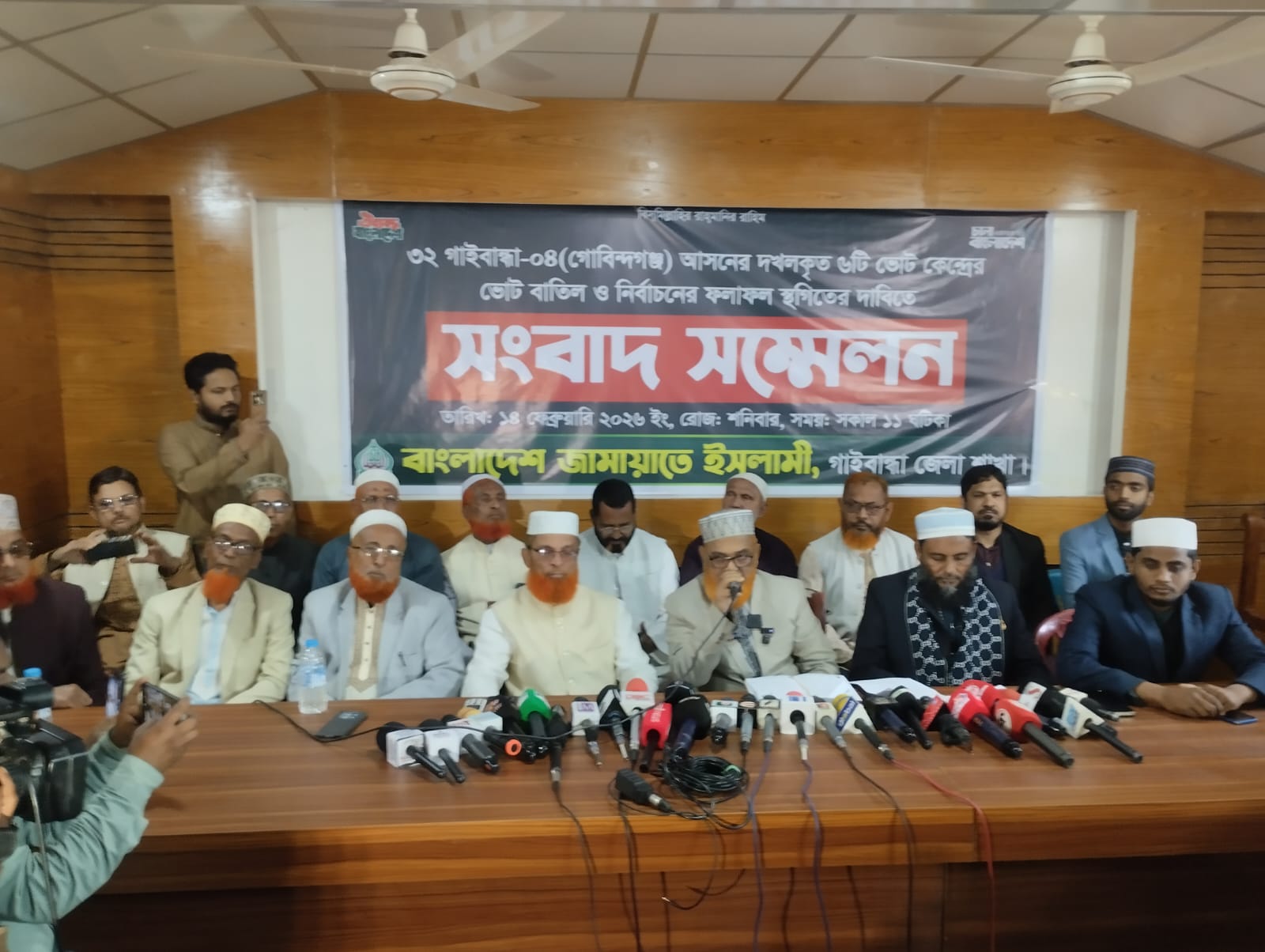 কেন্দ্র দখল করে ব্যালটে সিলের অভিযোগ