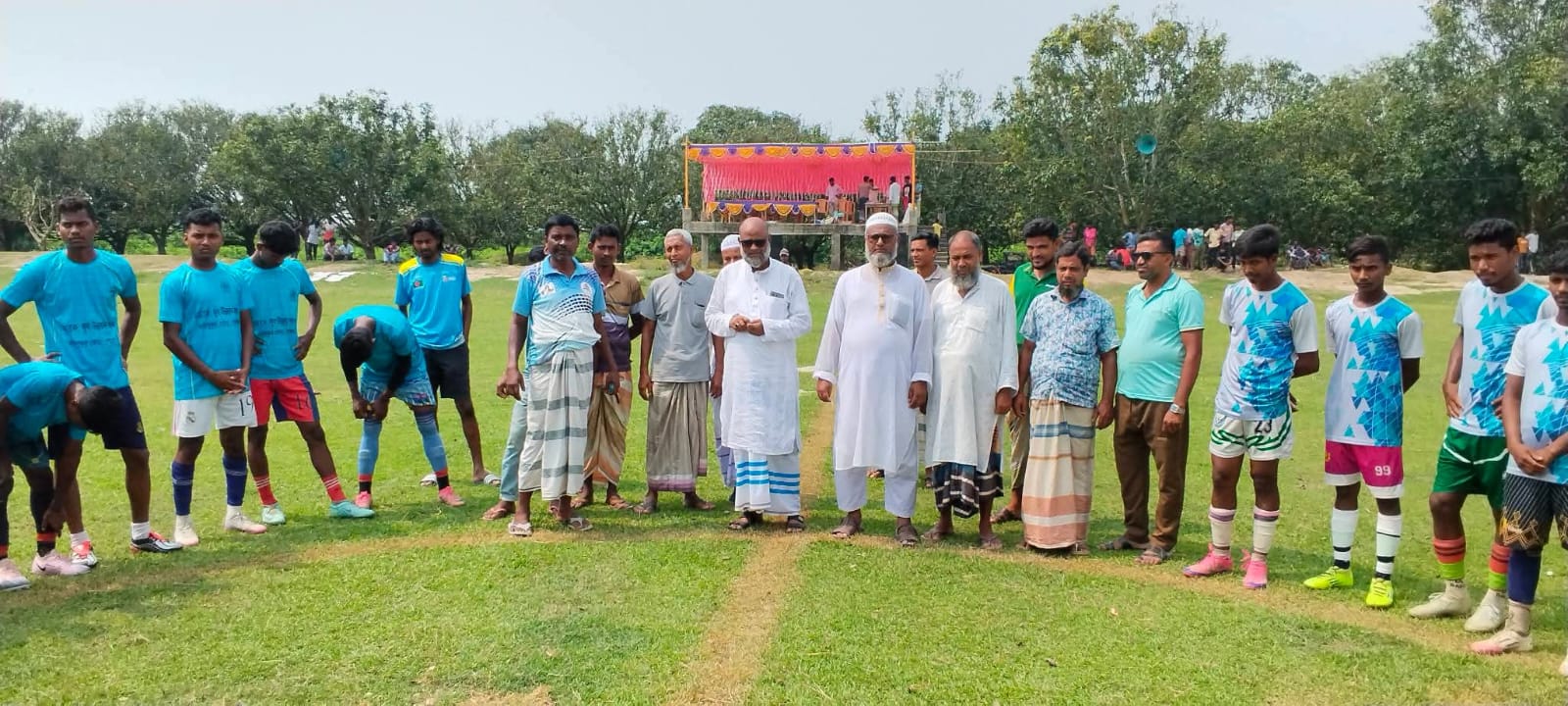 পাঁচড়াই ফুটবল মাঠে আদিবাসী ফুটবল টুর্নামেন্টের শুভ উদ্বোধন