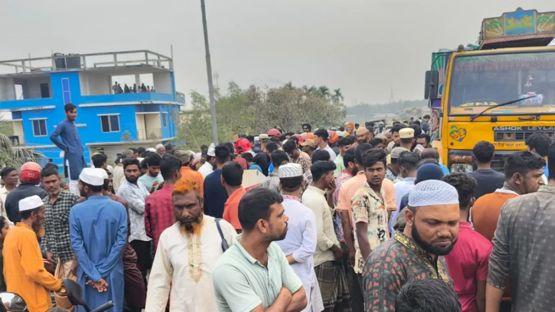জামালপুরে ট্রাকচাপায় বাবা-ছেলে নিহত, মহাসড়ক অবরোধ