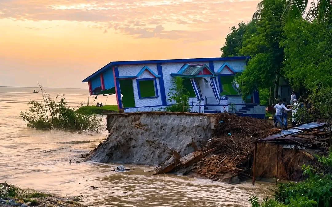 চট্টগ্রামে সাতকানিয়ায় ভয়াবহ  বন্যায় কৃষি-মৎস্য-সড়কে ৭৫   কোটি টাকার  ও বেশি ক্ষয়ক্ষতি।