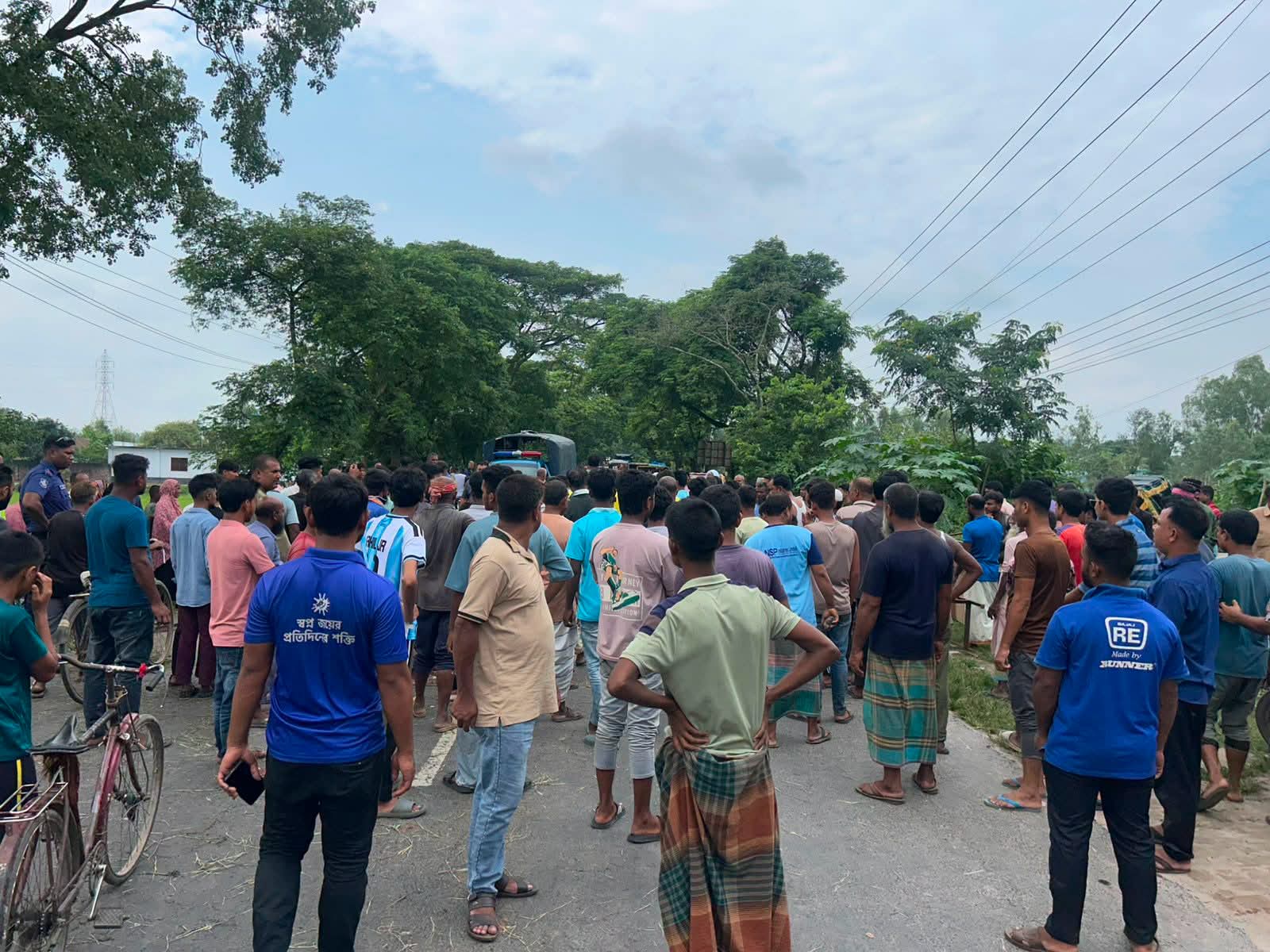 সৈয়দপুরে বাসের ধাক্কায় প্রাণ গেলো সবজি বিক্রেতার।