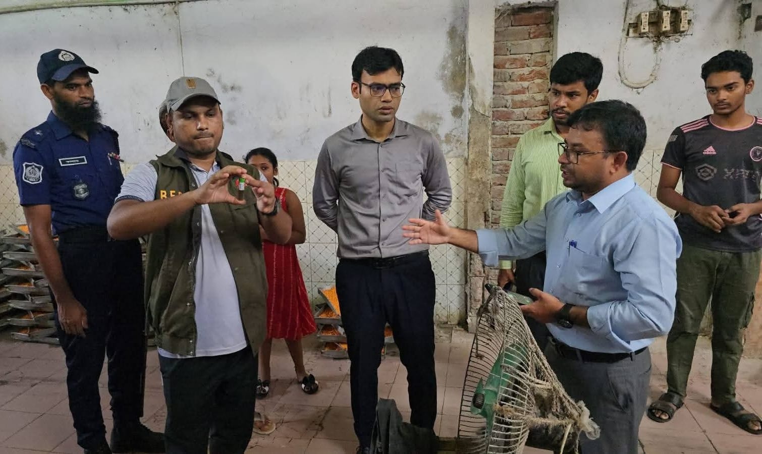 বগুড়ায় চানাচুর কারখানায় মোবাইল কোর্ট, ৩ লাখ টাকা জরিমানা