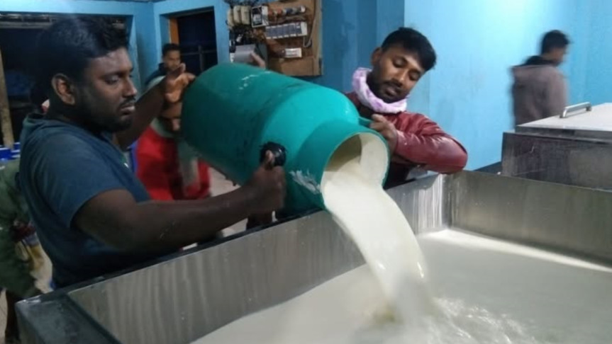 দুধে মিলল ‘ডিটারজেন্ট’, নিরাপদ খাদ্য কর্তৃপক্ষের ল্যাব টেস্ট