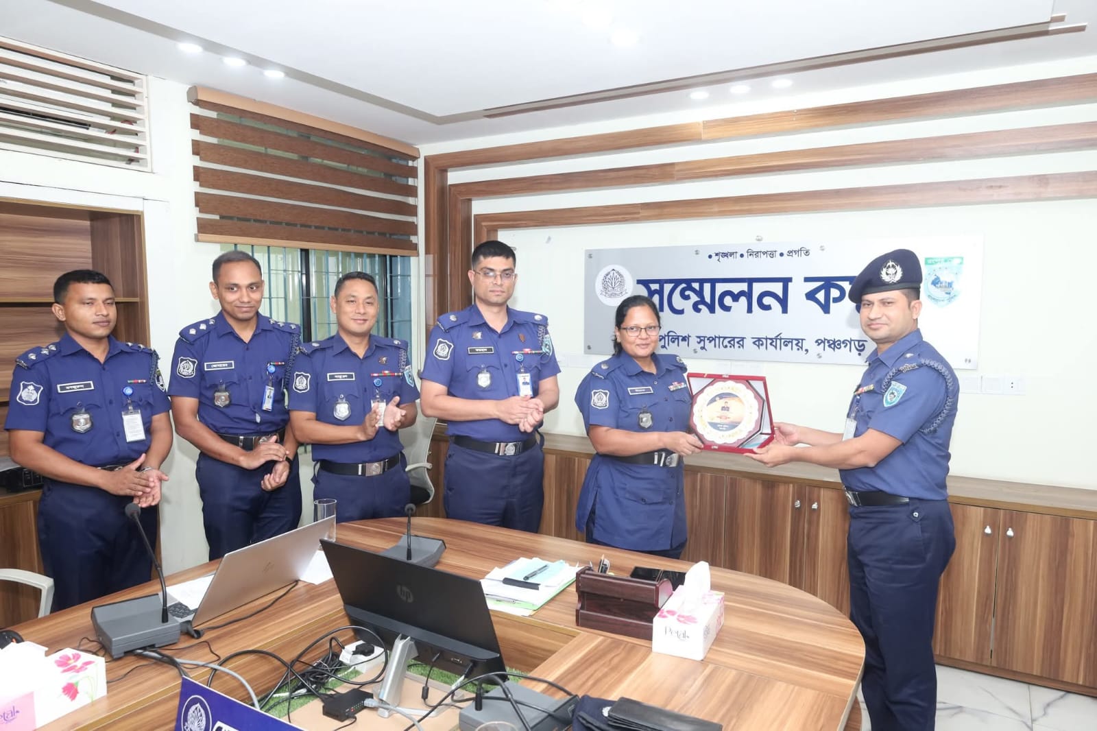জেলা পুলিশের মাসিক মূল্যায়নে শ্রেষ্ঠত্বের শীর্ষে পঞ্চগড় সদর থানা ।