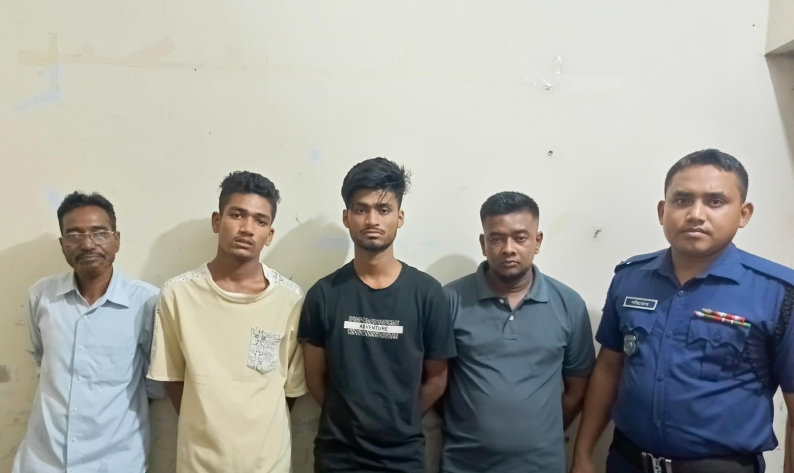 রাঙ্গামাটিতে কোতয়ালী থানার বিশেষ অভিযান: চুরির মামলার পলাতকসহ গ্রেফতার ৪