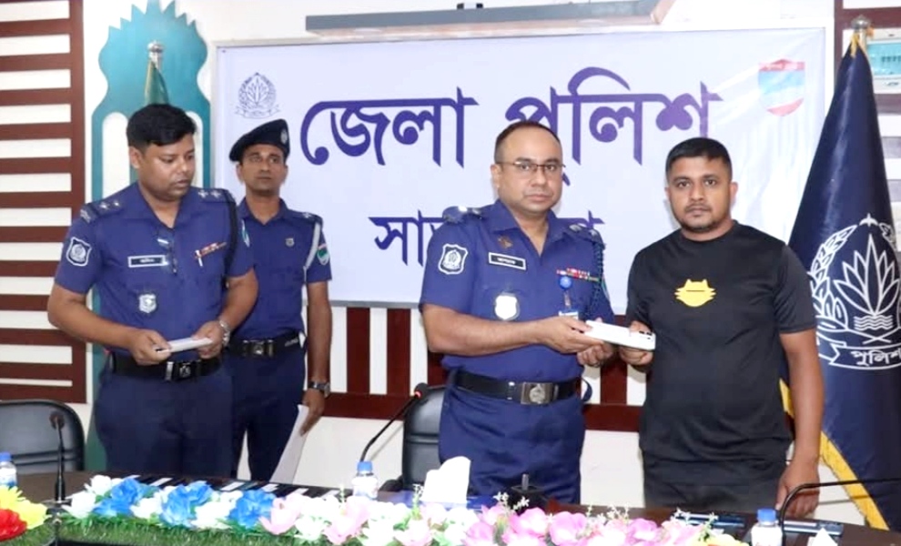 হারানো মোবাইল ও টাকা ফেরত হারানো মোবাইল ও টাকা ফেরত
