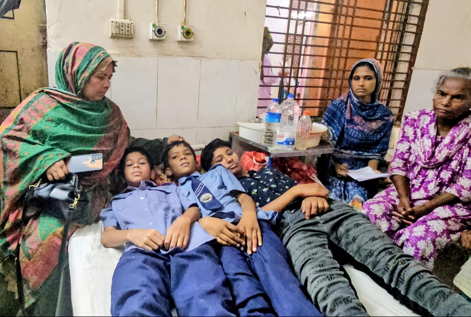 পঞ্চগড়ে খেলার স্বাধীনতায় আঘাত: বলকে কেন্দ্র করে হামলায় আহত ৩ শিশু শিক্ষার্থী।