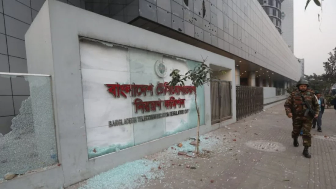 বিটিআরসি ভবনে ভাঙচুর, ৫৫ জনের নামসহ অজ্ঞাত ৬০০ জনের নামে মামলা