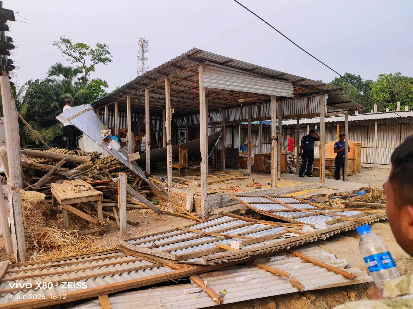 শ্রীপুরে সরকারি সম্পত্তি উদ্ধারে কঠোর প্রশাসন,আড়াই কোটি টাকার সরকারি জমি উদ্ধার